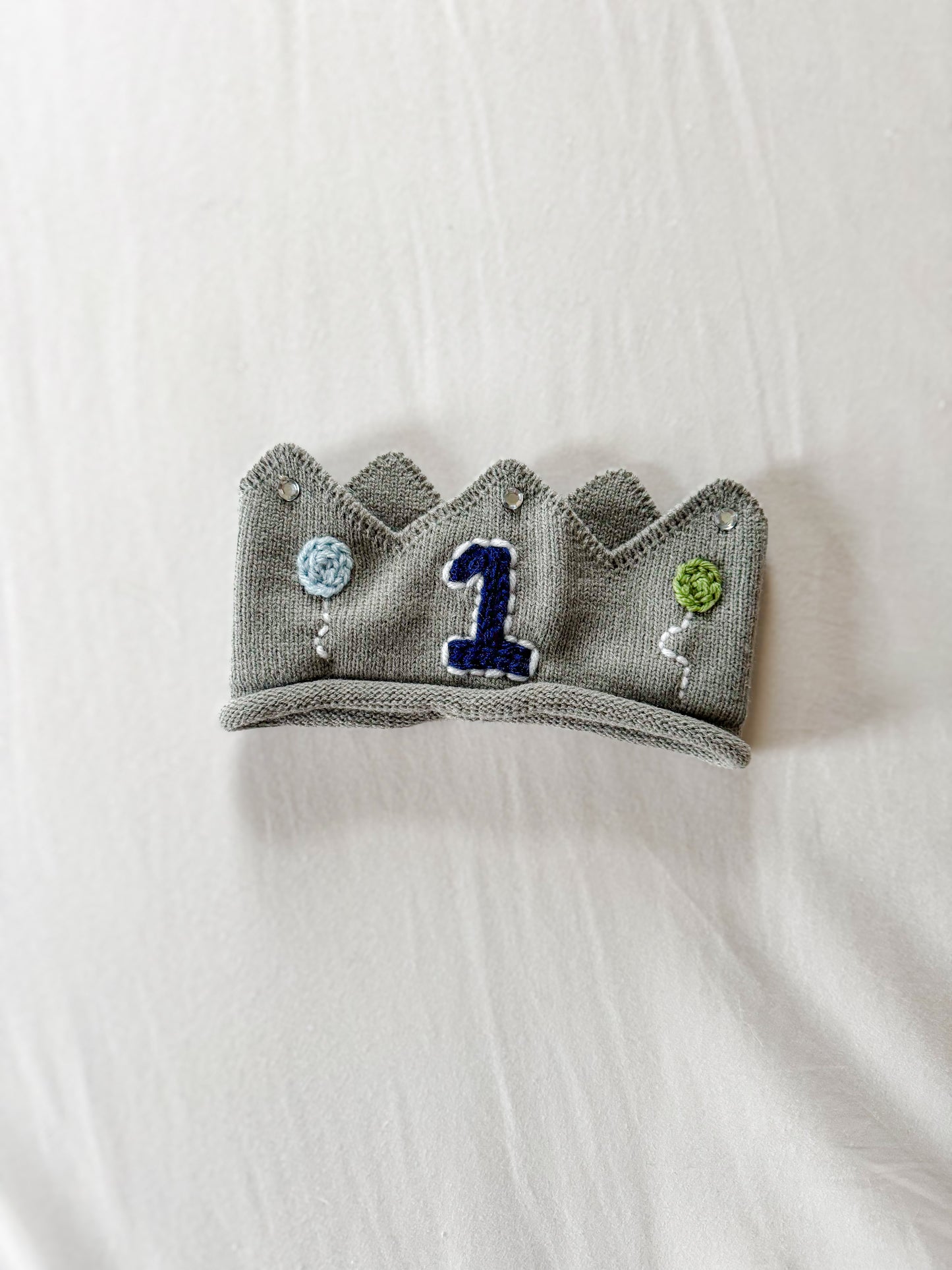 "1" Gray Crown w/ Balloons
