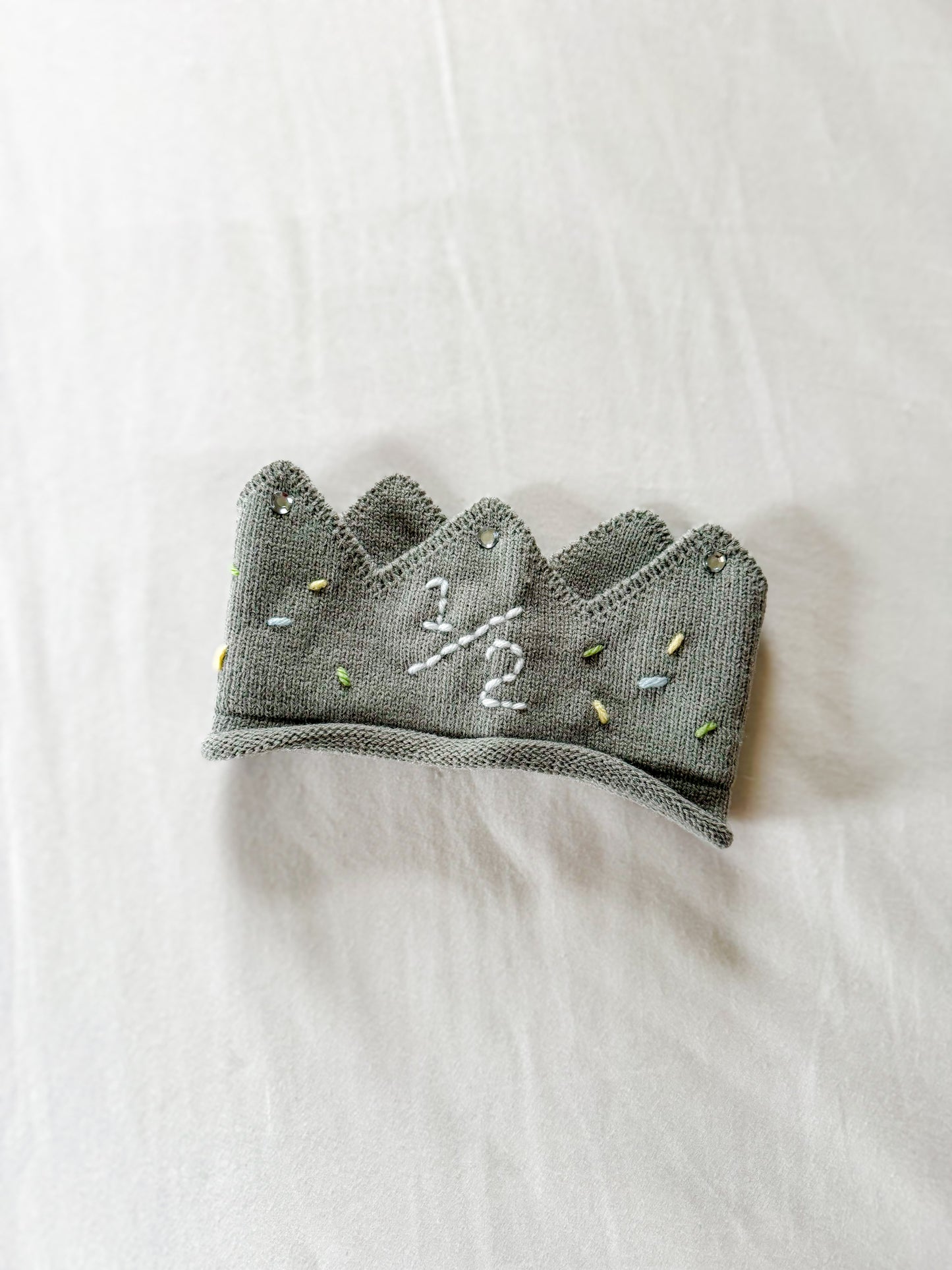 "1/2" Gray Crown w/ Sprinkles