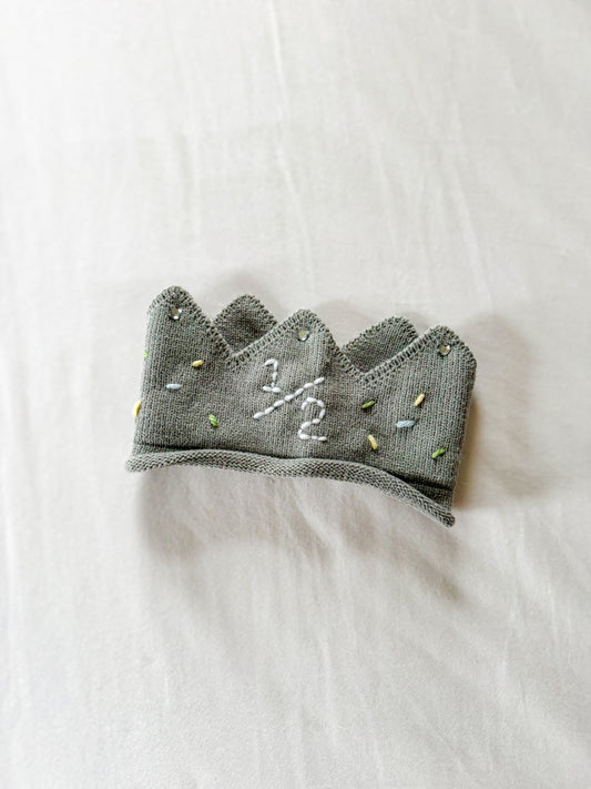 "1/2" Gray Crown w/ Sprinkles